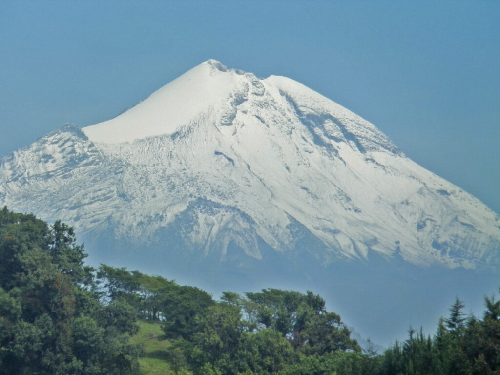 El Pico de Orizaba inicia su mejor época para hacer montañismo